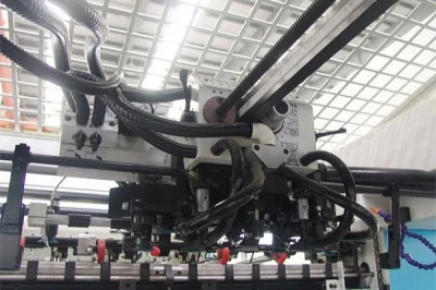 Stagnola automatica rotatoria che timbra macchine tagliante 750 x 560mm