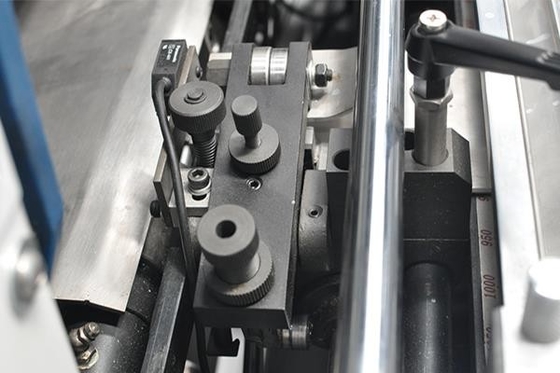 Macchina fustellatrice automatica per stampaggio a foglio di grande formato 7000 fogli all'ora