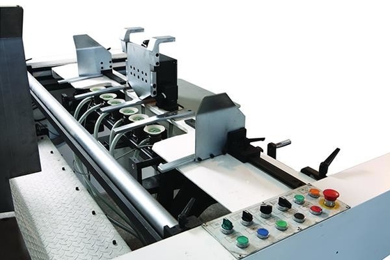 Fustellatrice di scatole ondulate completamente automatiche con spelatura