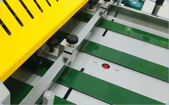 Macchina di laminazione di piccolo formato di larghezza di EcooGraphix 720mm con le taglierine ad uso ufficio