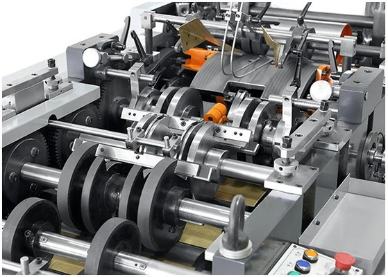 Rotolo automatico alla macchina di carta dell'incartonamento del rotolo