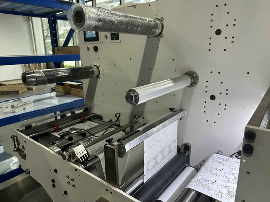 Macchina digitale intelligente per il taglio e il riavvolgimento di etichette roll-to-roll