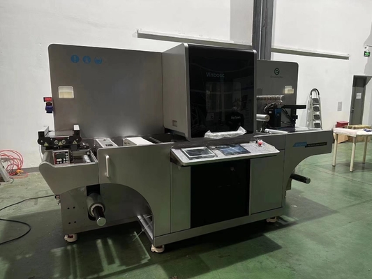 Verniciatura automatica e stampaggio a freddo di fogli
