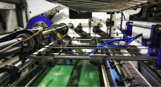 Macchine per il taglio automatico a stampo e per la creatura con dispositivo di stripping automatico