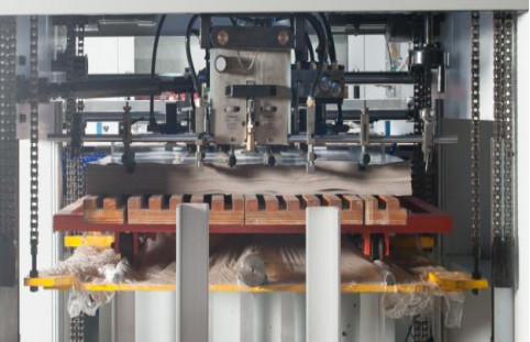 Macchine automatiche per il taglio e la creatura a stampo piatto per cartone