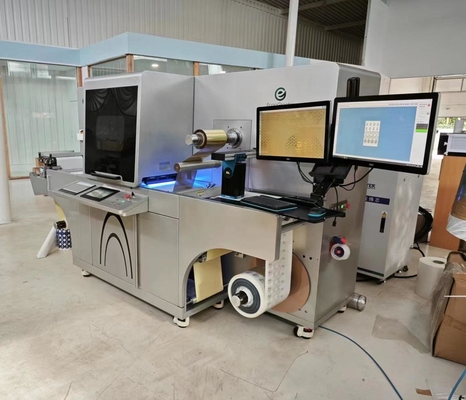 Macchina per la verniciatura e la stampa a freddo con lamina a caldo per la valorizzazione della stampa digitale a getto d'inchiostro