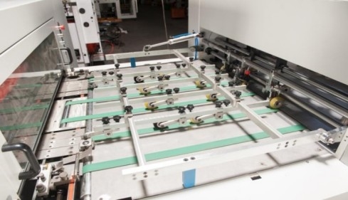 Macchine per il taglio e lo strappaggio a stampo a stampo 1080 mm