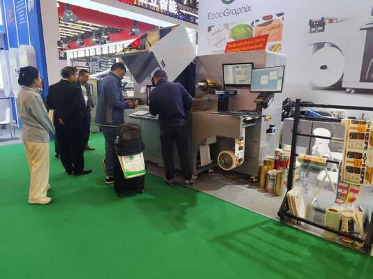 Stampa digitale rotativa per verniciature UV e macchina per rivestimento a freddo