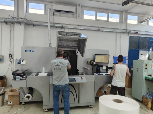 Macchina di finitura digitale rotolo-rotolo per etichette con velocità di 60 sacchetti/min e larghezza sacchetto 120-450mm per stampa a caldo digitale