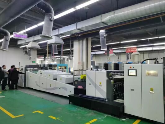 Macchina automatica per verniciatura UV con nastro trasportatore in Teflon per 9000 fogli/ora e rivestimento 730x1060mm