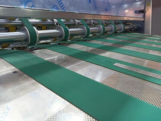Macchina di verniciatura UV ad alta velocità con 9500 fogli/ora, dimensione massima dei fogli 730x1060 mm e nastro trasportatore teflon per la lavorazione della carta