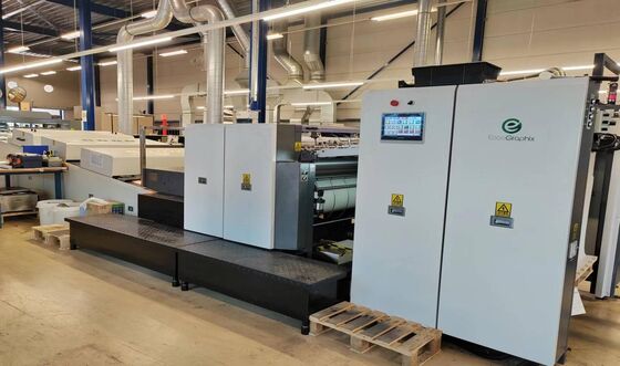 Macchina per verniciatura UV spot A1 da 9500 fogli/ora con dimensioni massime del foglio 720x1060mm e spessore 80-500gsm