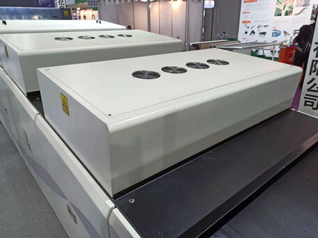 Macchina per verniciatura UV spot A1 da 9500 fogli/ora con dimensioni massime del foglio 720x1060mm e spessore 80-500gsm