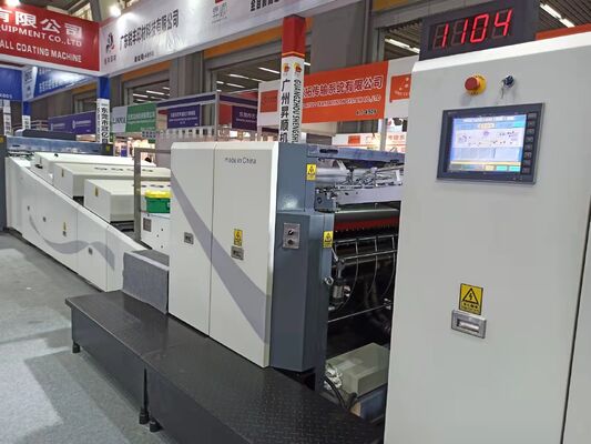 Macchina per verniciatura UV spot A1 da 9500 fogli/ora con dimensioni massime del foglio 720x1060mm e spessore 80-500gsm