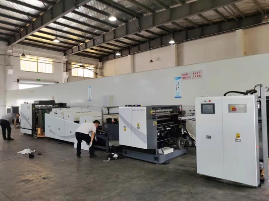 Verniciatrice UV ricoprente globale di lucidatura di carta 1200mm due torri